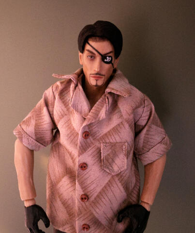 Majima in a tropical shirt made of cotton from Honolulu