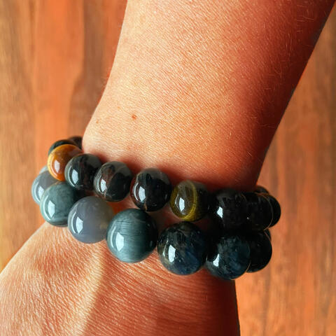 Natural Stone Beads Bracelet that Suda wears in Infinite Wealth